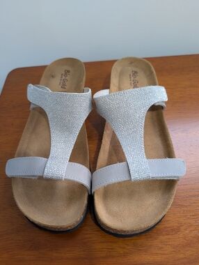 Bio-Gold T-bar sandals in a Sparkling Silver and Grey finish.Mafe In Italy.